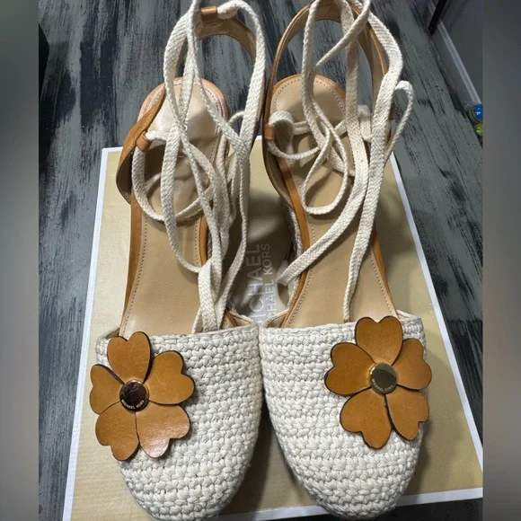 Michael Kors Women’s Kit Closed Toe Macrame and Jute Wedge With Floral Appliqué - Picture 5 of 15